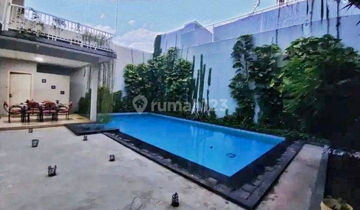 Rumah kolam renang di  Perumahan Villa Arteri, Kebon Jeruk. Jakarta Barat 1