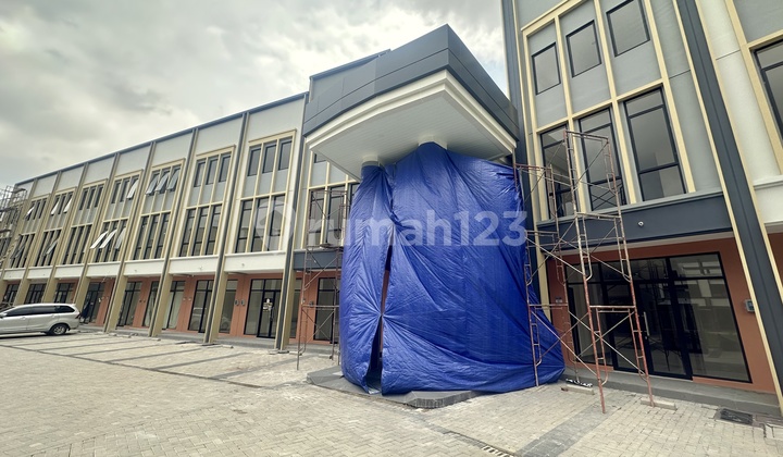 Ruko Hook Hudson Posisi Atrium Utama 3 Lantai Balcon Ruko Hook Hudson Posisi Atrium Utama 3 Lantai Balcon