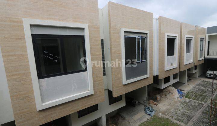 RUMAH BARU TOWNHOUSE 2 LANTAI, SIAP HUNI, KALIDERES, HARGA PROMO Rp 922 JUTA / A Brand Townhouse in Kalideres  (R7) #DDLL 1