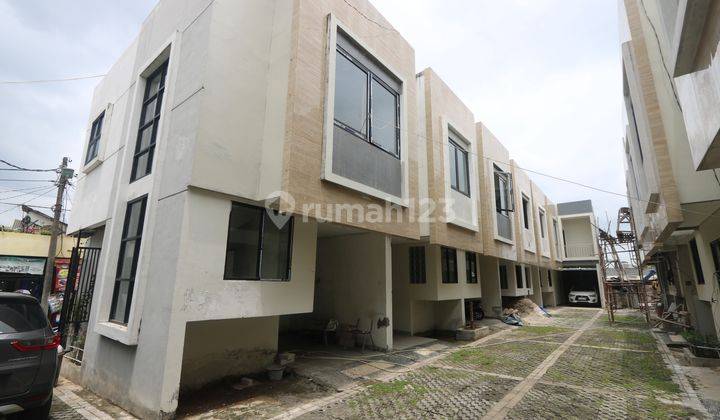 RUMAH BARU TOWNHOUSE 2 LANTAI, SIAP HUNI, KALIDERES, HARGA PROMO Rp 922 JUTA / A Brand Townhouse in Kalideres  (R7) #DDLL 2