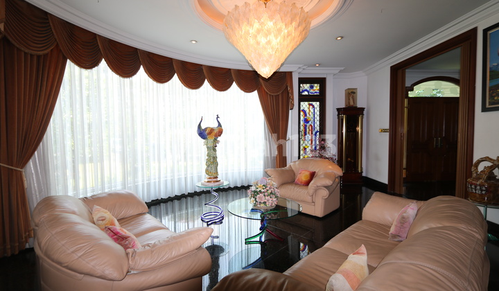 Luxurious, Comfortable & Serene House in the Elite Bukit Gading Villa Complex