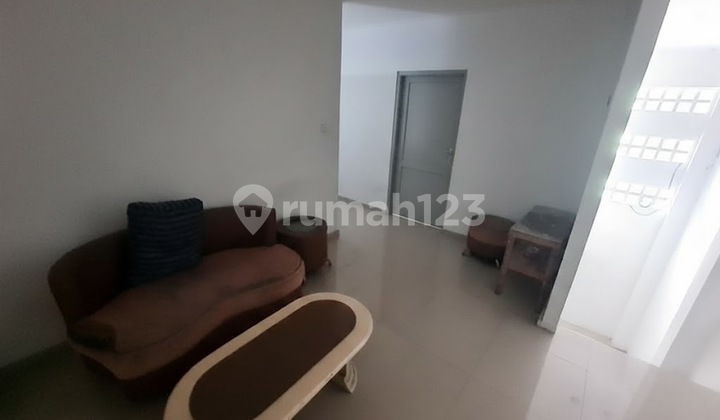 Nikmati Ruang Maksimal : Rumah Minimalis 2.5 Lantai Plus Basement di Lippo Cikarang 2