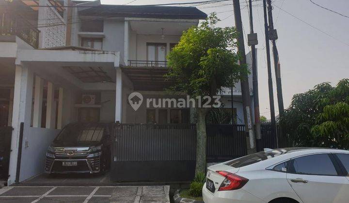 Rumah 2 Lt Terawat Semi Furnished SHM Batununggal Indah Bandung 1