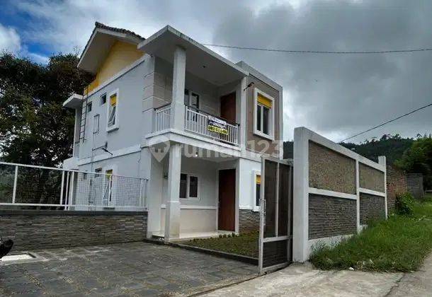 Rumah Villa Terawat View Gunung di Lembang Bandung Barat  1