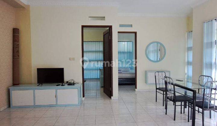 ruang keluarga rumah villa full furnished villa