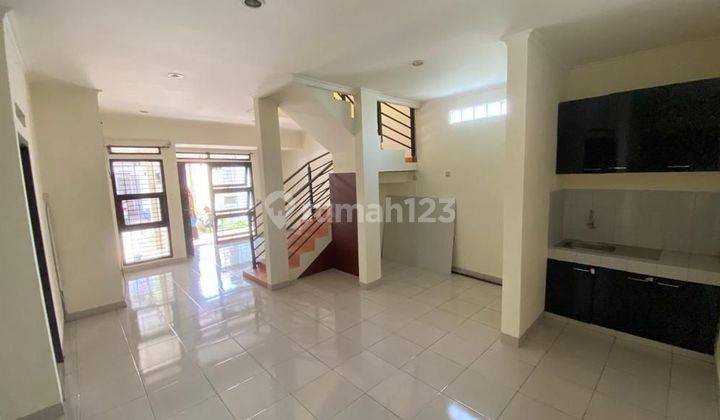ruang tamu rumah hook siap huni di