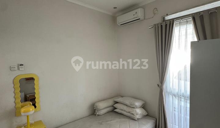 kamar tidur rumah cantik terawat di buana
