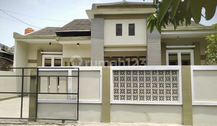 Beautiful House in Cisaranten Kulon, Arcamanik, Bandung, Ready for Occupancy