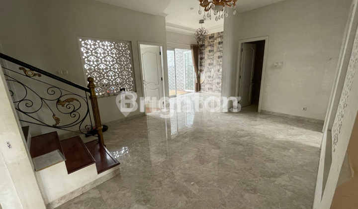 DIJUAL CEPAT RUMAH 2 LANTAI MEWAH CANTIK & STRATEGIS + KOLAM RENANG DI DEPOK 2