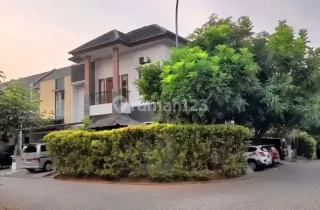 Rumah Posisi Hook Sangat Terawat Dan Siap Huni  1