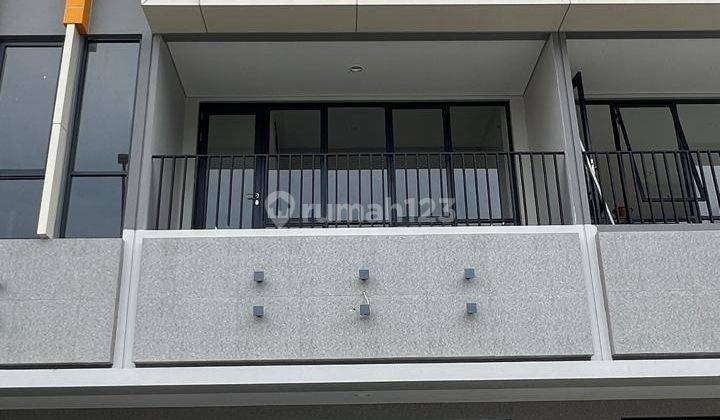 Ruko Baru Siap Huni Kelihatan Dari Jl Raya Di Ruko The Loop Bsd 2