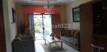 Rumah Mewah Kolam Renang Pribadi Cluster Francis Modernland 6