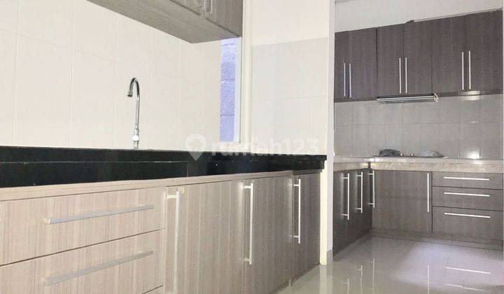 Rumah murah 2 Lantai SHM Baru siap huni di Pondok Indah 1