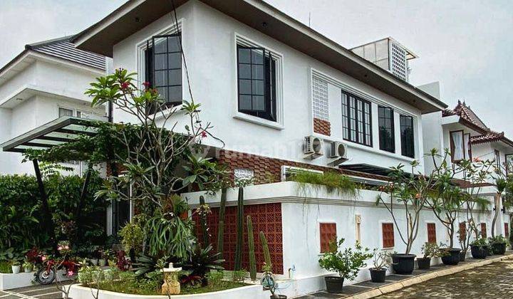 Rumah hook turun harga dengan kolam renang di Bintaro sektor 3 1