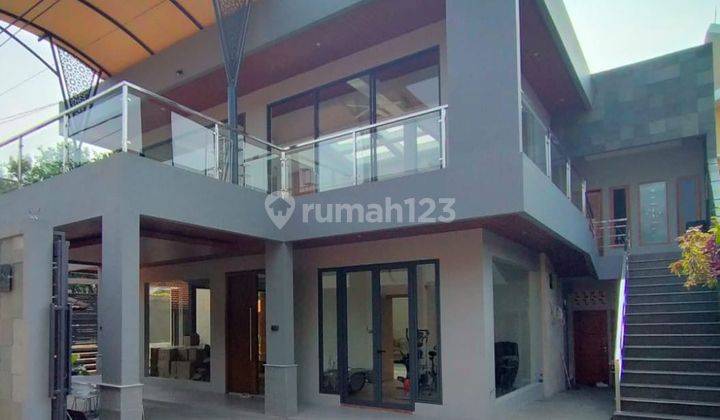 Rumah Ada Rooftop Hoek Hadap Timur Full Furnished Di Area Bintaro 1