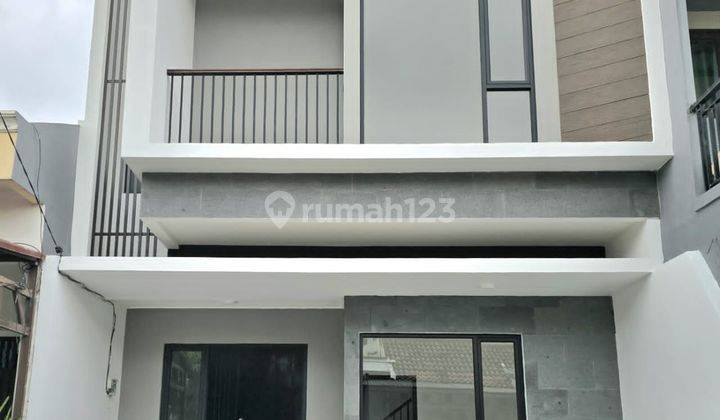 Rumah Baru Siap Huni Ada Balkon Dan Taman Kecil Di Graha Bintaro 1