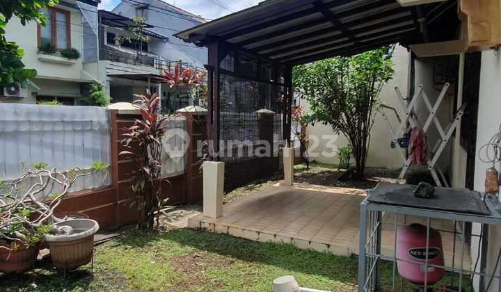 Rumah Tua Posisi Hook Dalam Perumahan Jalak di Bintaro 2