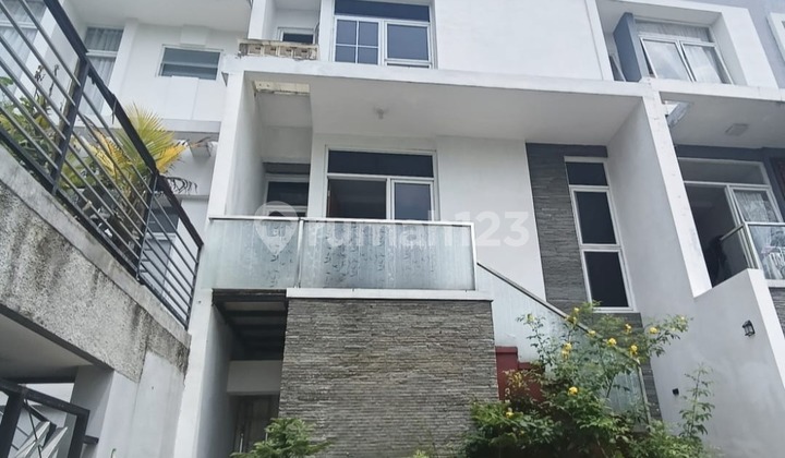 Ready-to-Occupy House in a Semi-Furnished Cluster in Pondok Cabe 2