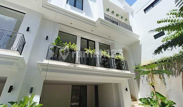 Rumah dengan Private Pool Dalam Mini Cluster di Radio Dalam