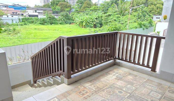 Rumah 3 Lantai Semi Furnished Ada Kolam Renang Di Ampera 2