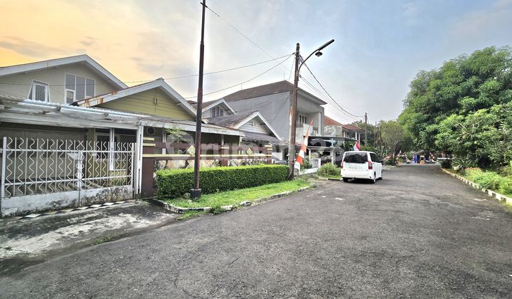 Rumah Halaman Luas Lokasi Strategis di Bintaro Jaya