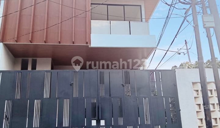 Rumah Bangunan Baru Posisi Hook Dekat Pintu Toll Cinere