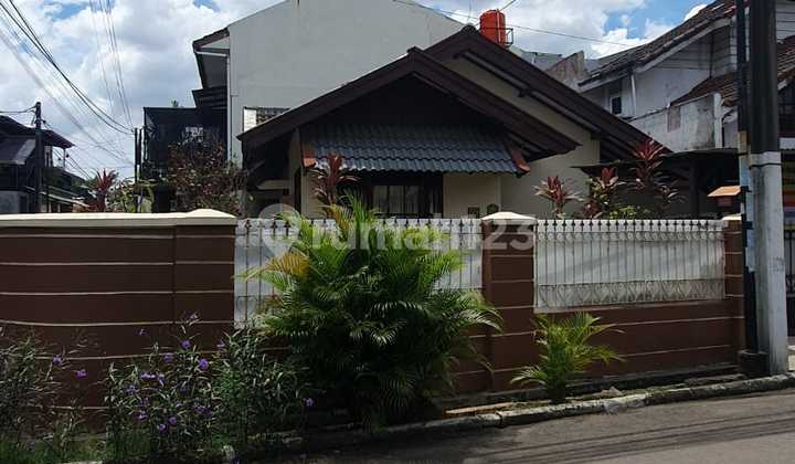 Old Corner House Position in the Jalak Housing Estate, Bintaro