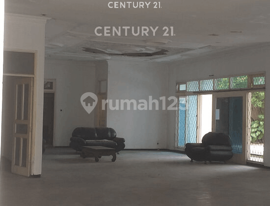 Rumah Mewah Bangunan Lama Ada 2 Kolam Renang Dekat Ragunan S8918