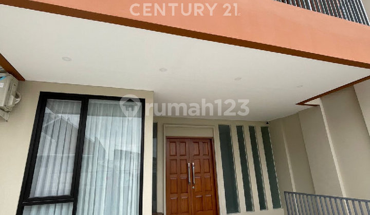 Luxury Ready-to-Occupy Fully Furnished House Pulomas East Jakarta S9475