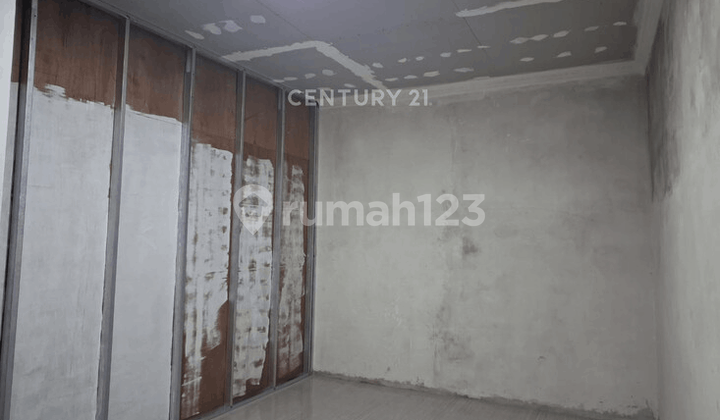 2-Story Ready-to-Occupy Residential House in Sukapura Cilincing S8437 2