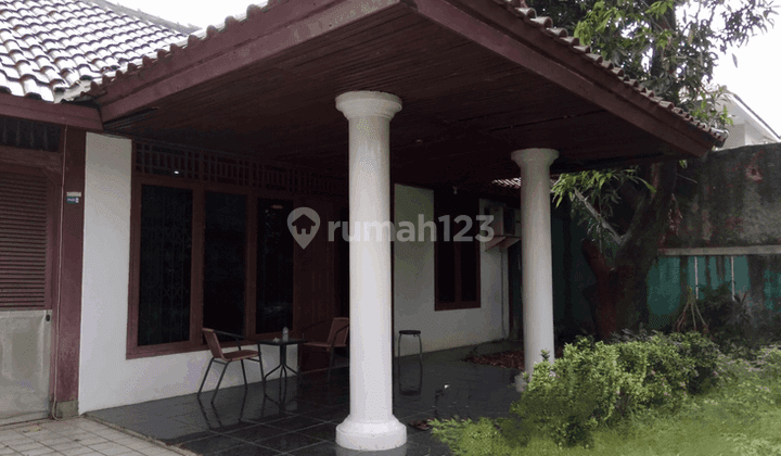 Rumah Interior Kayu Halaman Luas Akses Jalan 2 Mobil S8609 1