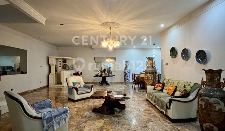 Rumah Vintage 2 Lantai Lokasi Strategis di Kelapa Gading S8808