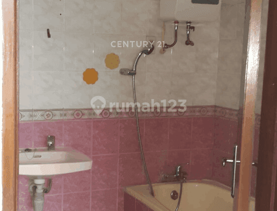 Rumah 2 Lantai Furnished Dalam Perum Eramas 2000 Pulogebang S8055