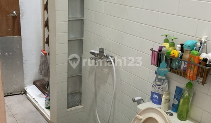 Minimalist House Strategic Location in Cempaka Putih S8812 2