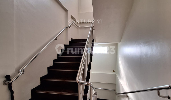 Rumah Tinggal 3 Lantai Dekat Akses Pasar Di Duri Kepa S8491 2