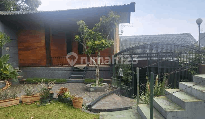 Rumah Atau Villa Strategis Di Jalur Arah Lembang Bandung S8944