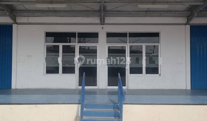 Gudang dan kantor jalan utama pinggir tol, sangat strategis, jual cepat, luas 2750 m², SHM 2