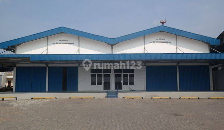 Gudang dan kantor jalan utama pinggir tol, sangat strategis, jual cepat, luas 2750 m², SHM 1