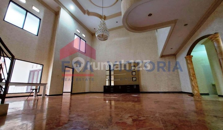 Large House in Well-Maintained Condition, Dieng Malang 2