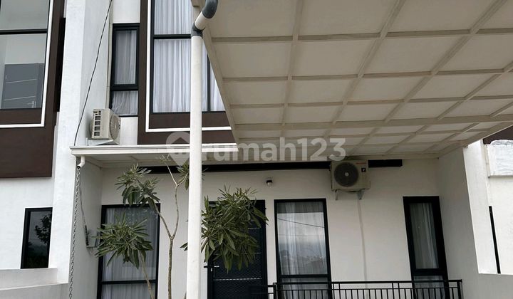 Villa Cozy di Batu dengan View Pegunungan Fully Furnished