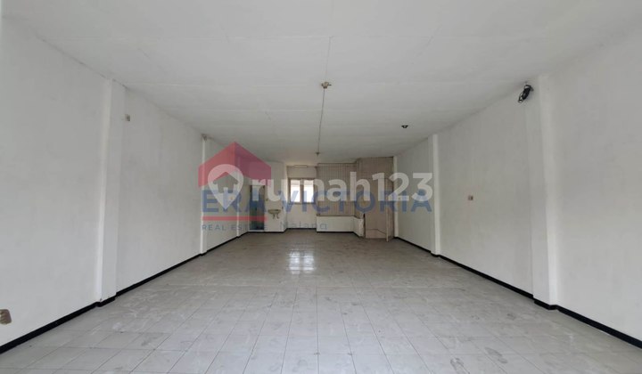 6M Wide Shop House in Busy Sawojajar Location 2