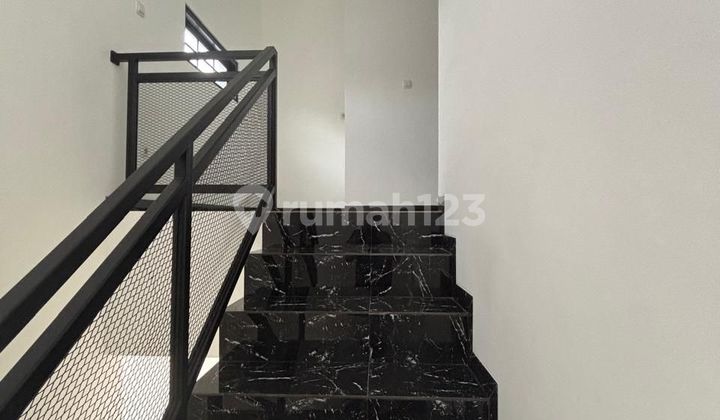 Rumah Terenovasi Semi Furnished SHM Pondok Ranji, Tangerang Selatan 2