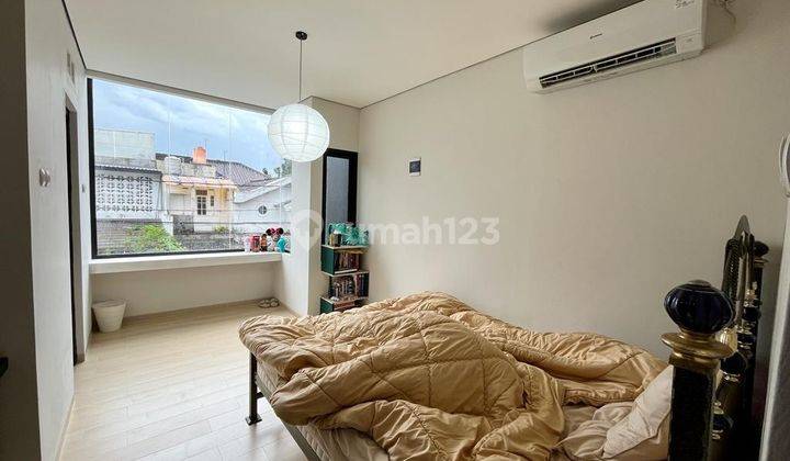 Rumah Cantik 3 Lt Sudah Renovasi Furnished Shm, Permata, 1