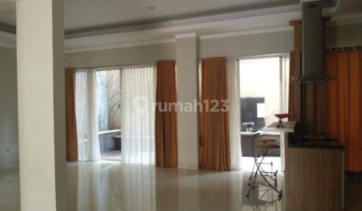 Rumah 2 Lantai ,bagus,semi Furnished, Shm, di Kebayoran Residence 1