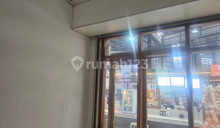 Kios sudah Renovasi Pasar Modern Emerald Bintaro Jaya, Tangerang Selatan Kios sudah Renovasi Pasar Modern Emerald Bintaro Jaya, Tangerang Selatan