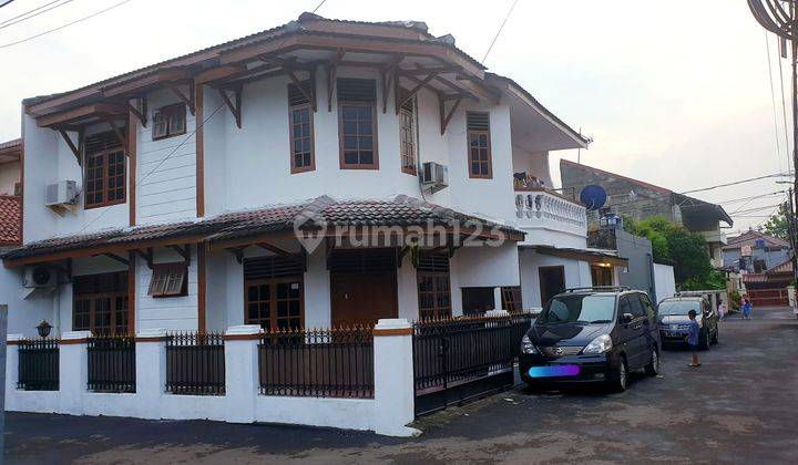 Rumah  2 Lantai di  jatiwaringin asri  2