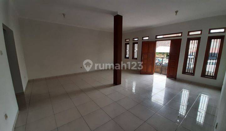 Rumah Ruko 2 lantai dekat ke alun2 Cocok utk rumah makan atau kost 2