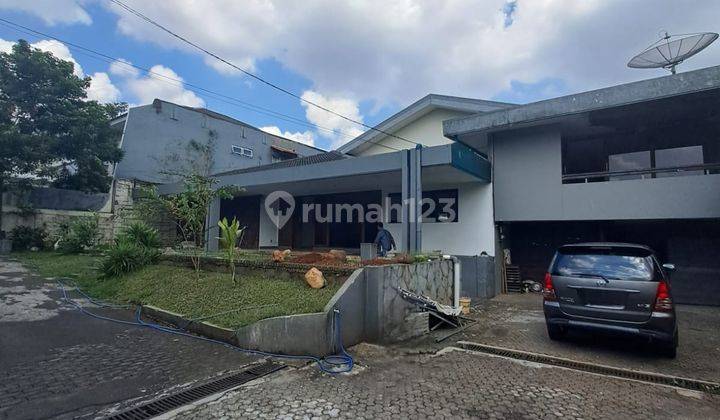 Rumah Dijual di Kemang. Daerah Tenang Dan Jalan Buntu. 1