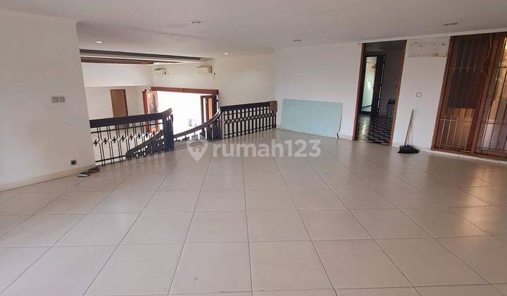 Rumah Dijual di Kemang. Daerah Tenang Dan Jalan Buntu. 2