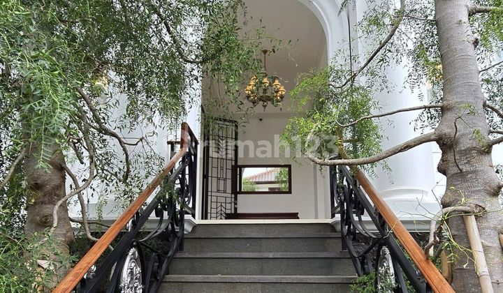 Hot Sale: Brand New, Kemang Dalam Luxury House, Spacious Parking. 2